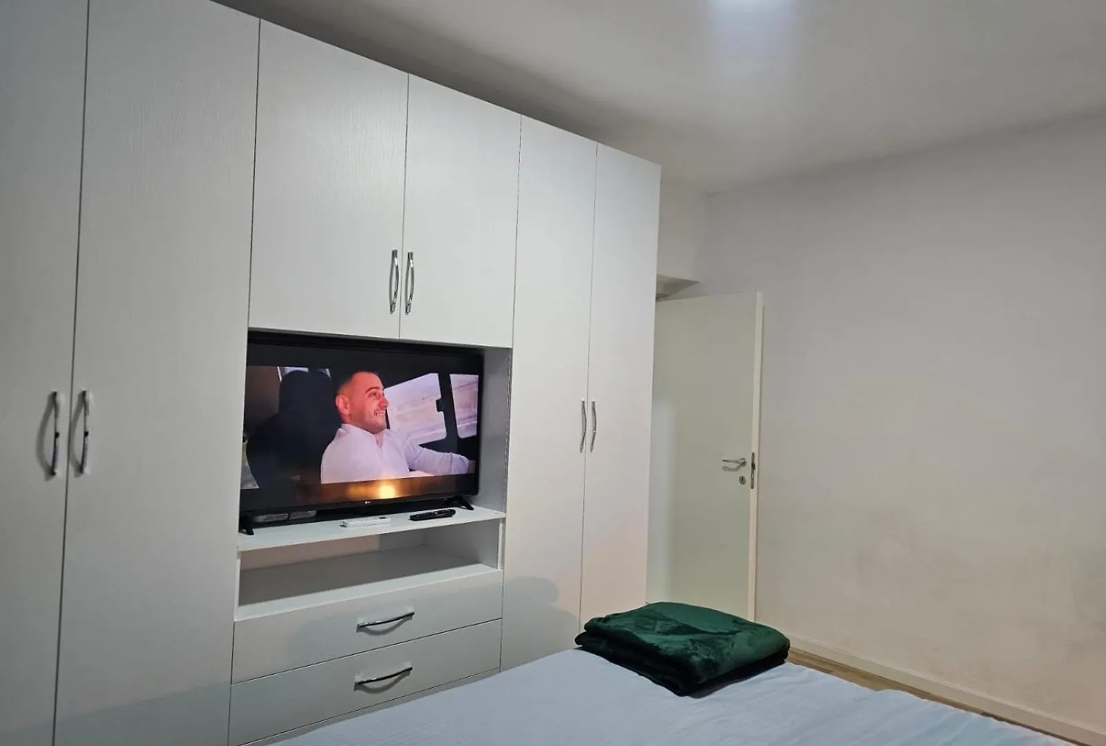 Main Studio 4 Tirana 0*,  Albania