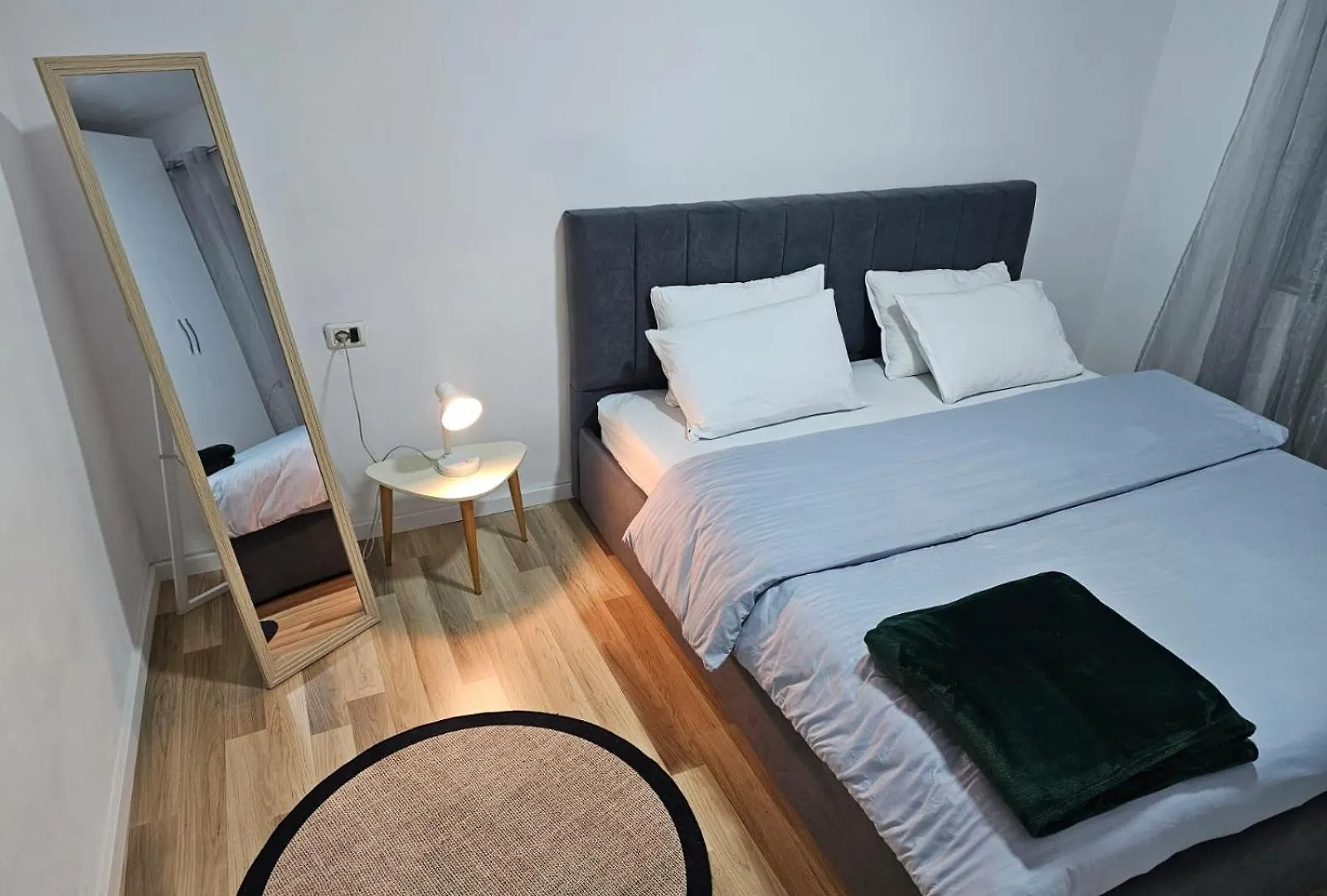 Main Studio 4 Tirana 0*,